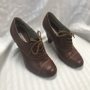 Brown Oxford style heels